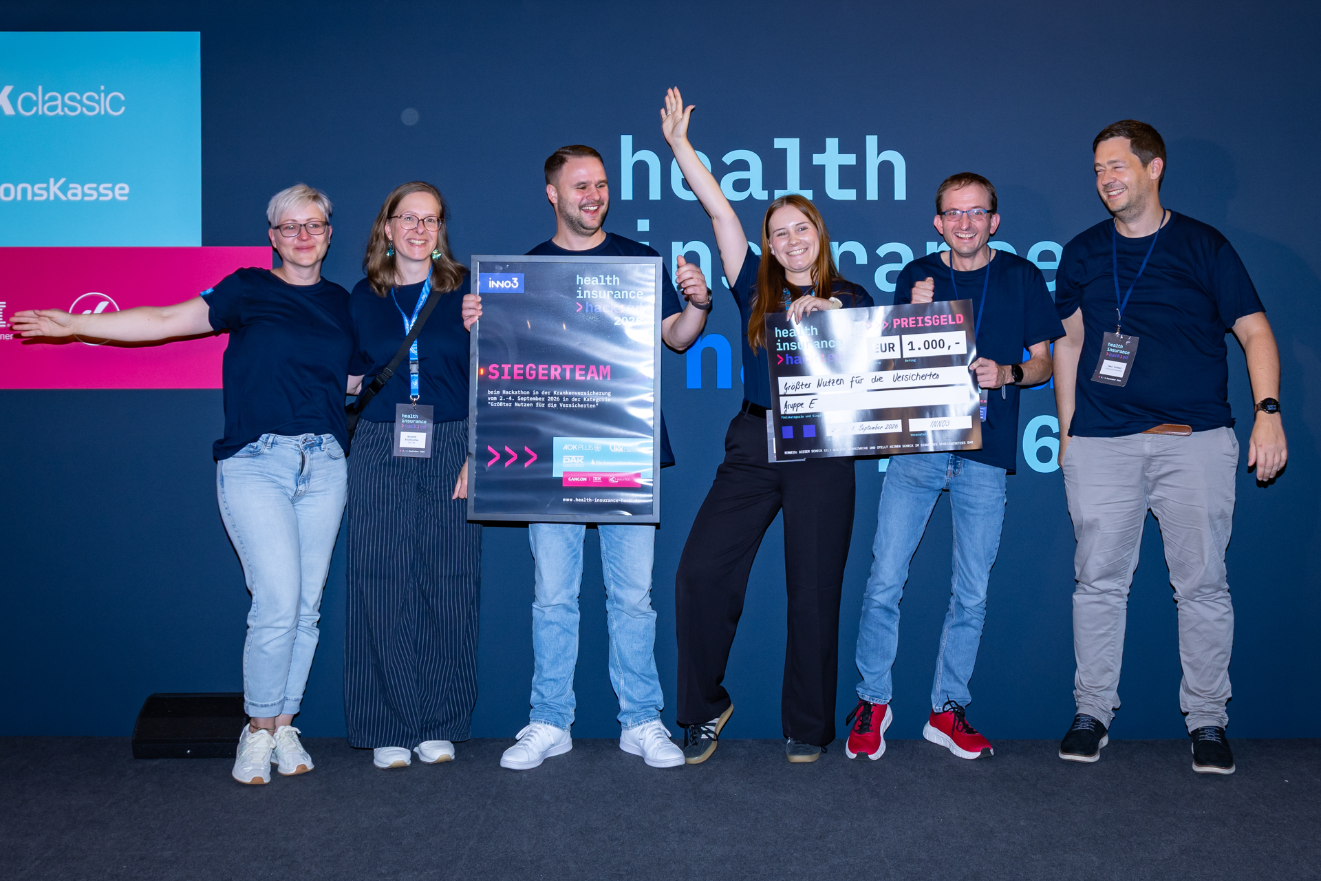Team E mit Preisgeld-Scheck für den größten Nutzen für die Versicherten